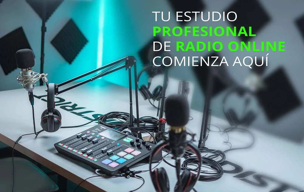 equipo-profesional-de-que-es-radio-online-y-podcast-en-estudio-moderno-desde-puerto-rico